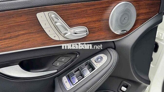 Mercedes-Benz C200 Exclusive 2021 Trắng cực đẹp