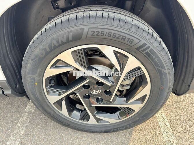 Hyundai Custin 2.0T 2023 Trắng 7 chỗ