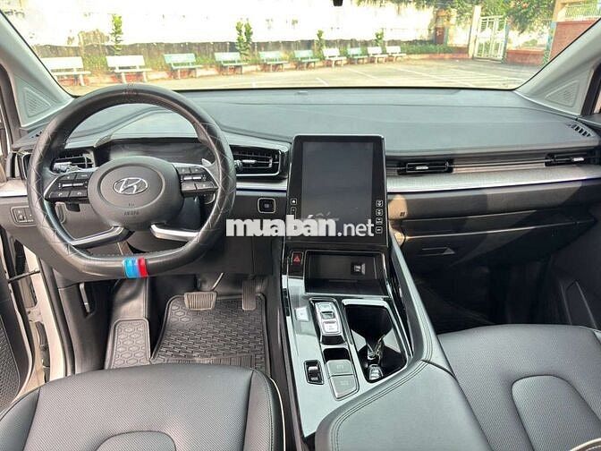 Hyundai Custin 2.0T 2023 Trắng 7 chỗ