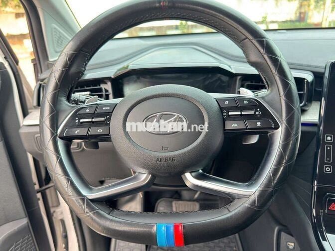 Hyundai Custin 2.0T 2023 Trắng 7 chỗ