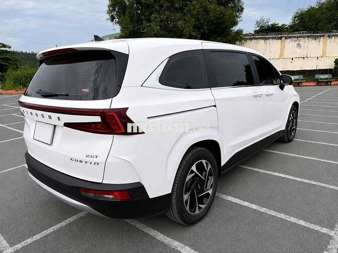 Hyundai Custin 2.0T 2023 Trắng 7 chỗ