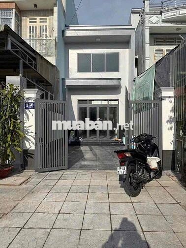 Nhà 4,5x25m  trệt lầu trống suốt mặt tiền Hoàng Quốc Việt