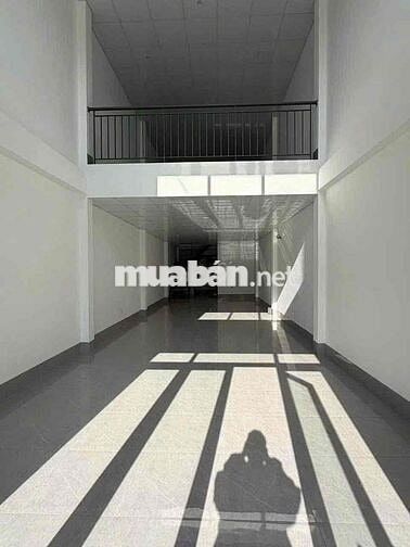 Nhà 4,5x25m  trệt lầu trống suốt mặt tiền Hoàng Quốc Việt