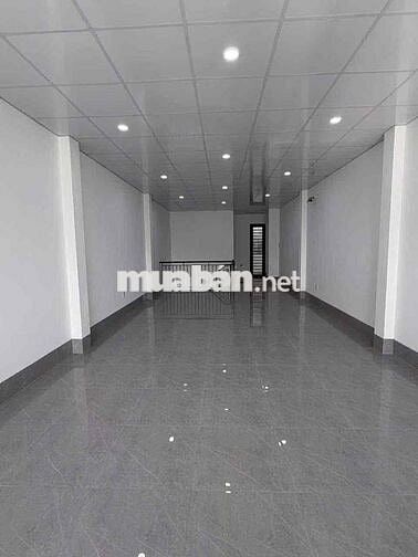 Nhà 4,5x25m  trệt lầu trống suốt mặt tiền Hoàng Quốc Việt