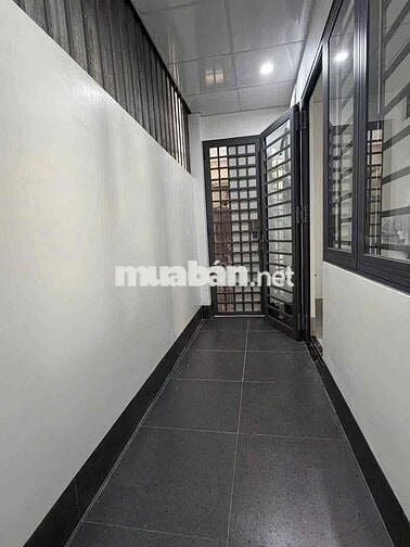 Nhà 4,5x25m  trệt lầu trống suốt mặt tiền Hoàng Quốc Việt
