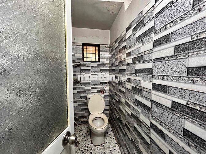 PHÒNG TRỌ GIÁ RẺ 40m2 tách bếp sẵn máy lạnh ngay Cầu Nhị Thiên Đường