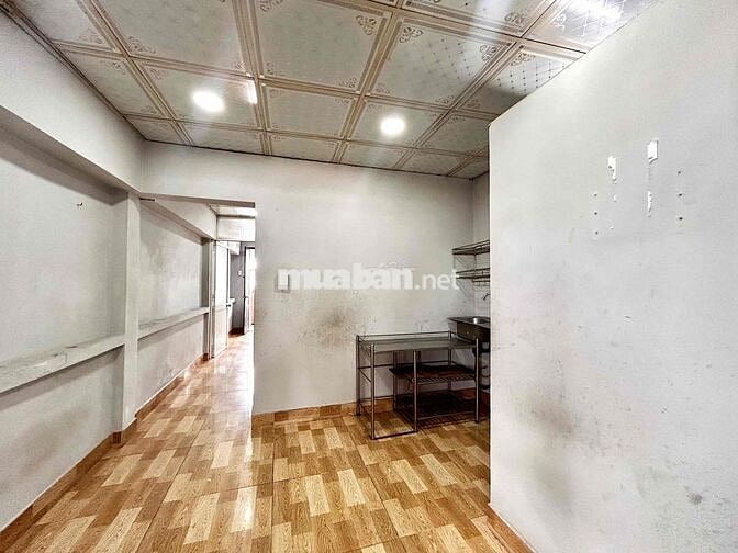 PHÒNG TRỌ GIÁ RẺ 40m2 tách bếp sẵn máy lạnh ngay Cầu Nhị Thiên Đường