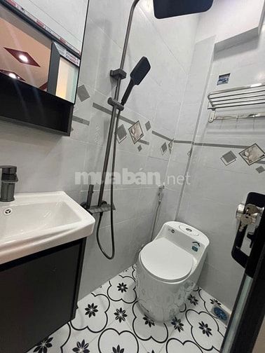 BÁN NHÀ CÁCH ĐƯỜNG PHẠM VĂN ĐỒNG 200M. 1 TRỆT LẦU 3PN 2WC.GIÁ 5.3 TỶ.