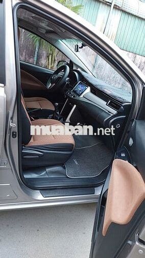 Toyota Innova E 2019 Màu Ánh Kim