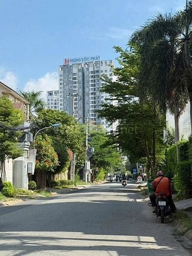 Biệt thự đường thông ,KDC  Làng Đại Học ABC , 10x15 , 3 lầu.Giá:18,8tỷ