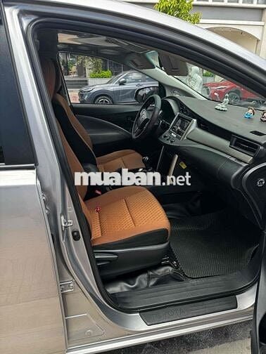 Toyota Innova 2017 Bạc 7 chỗ Xăng