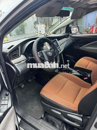 Toyota Innova 2017 Bạc 7 chỗ Xăng
