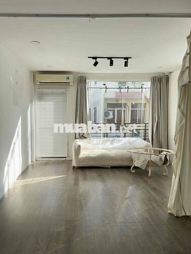 Cho thuê phòng diện tích 27m2, có ban công