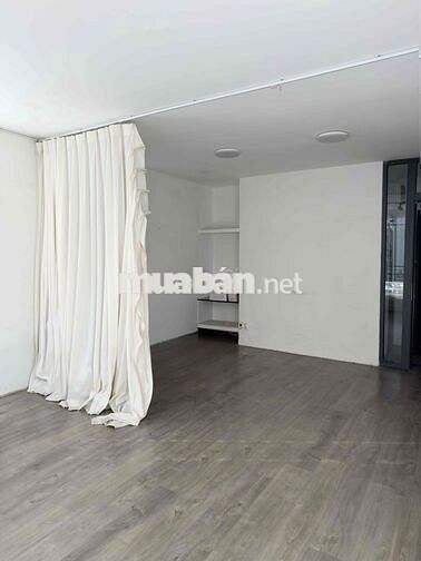 Cho thuê phòng diện tích 27m2, có ban công