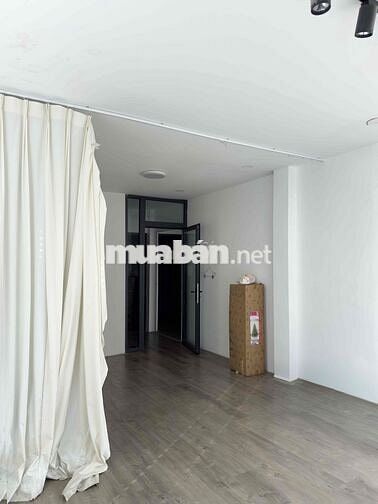 Cho thuê phòng diện tích 27m2, có ban công