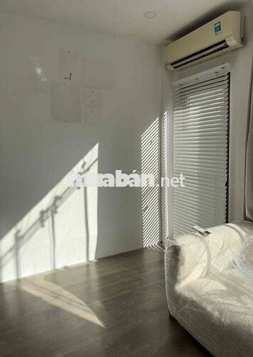 Cho thuê phòng diện tích 27m2, có ban công