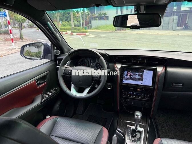 Toyota Fortuner Legender 2.8L 4x4AT 2022