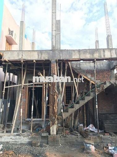 Nhà Vsip2 đang xây dựng tháng góp 8-9tr  