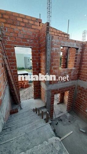 Nhà Vsip2 đang xây dựng tháng góp 8-9tr  