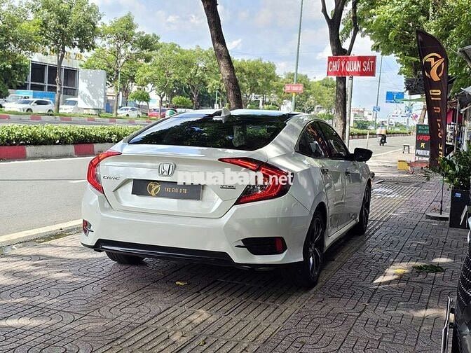 Honda Civic 1.5L Turbo 2017 Trắng Tự động