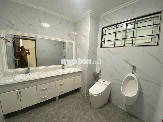 Chính chủ cho thuê toà nhà văn phòng 10 tầng