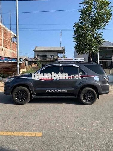 Toyota Fortuner 2013 Xám 7 chỗ Xăng Tự động