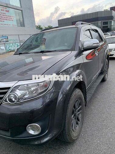 Toyota Fortuner 2013 Xám 7 chỗ Xăng Tự động