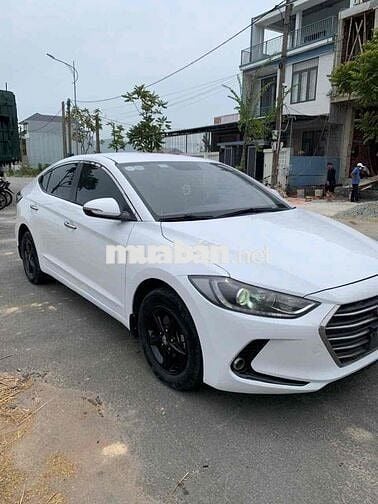 Hyundai Elantra 2016 Trắng 5 chỗ