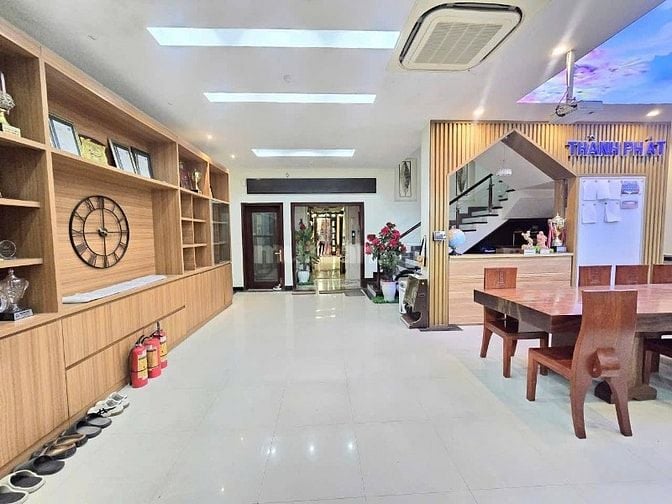 Biệt thự Linh Đàm, BT68, 245m2, thang máy, logoc, vườn treo, vỉa hè câ