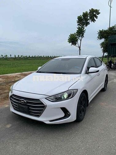 Hyundai Elantra 2016 Trắng 5 chỗ