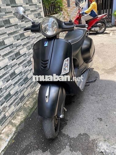 Piaggio Vespa GTS Super Đen
