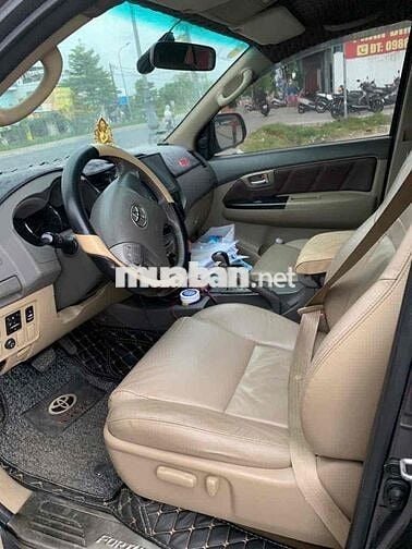 Toyota Fortuner 2013 Xám 7 chỗ Xăng Tự động