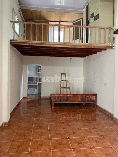 Cho thuê nhà C4 có gác xép, 55mv