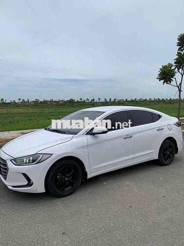 Hyundai Elantra 2016 Trắng 5 chỗ