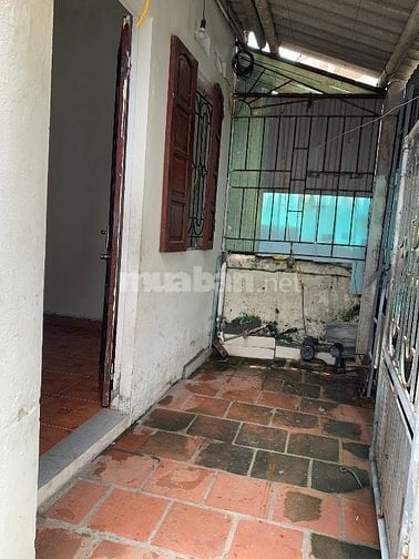 Cho thuê nhà C4 có gác xép, 55mv