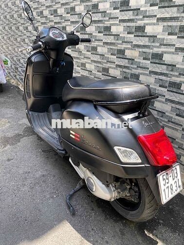 Piaggio Vespa GTS Super Đen