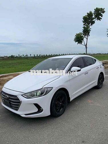 Hyundai Elantra 2016 Trắng 5 chỗ