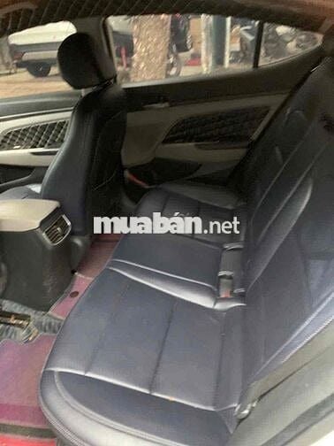 Hyundai Elantra 2016 Trắng 5 chỗ