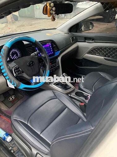 Hyundai Elantra 2016 Trắng 5 chỗ
