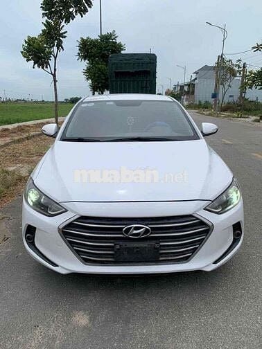 Hyundai Elantra 2016 Trắng 5 chỗ