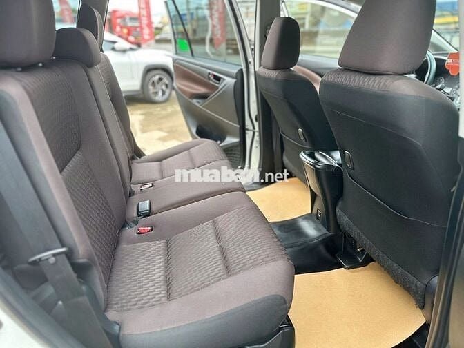 8 Chỗ, Số sàn - INNOVA 2.0E MT 2023 Trắng- CÓ BANK