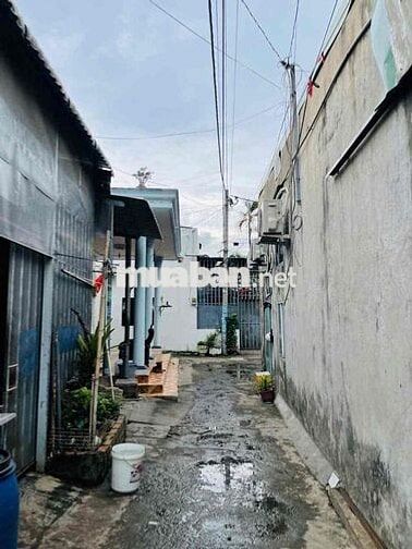 Nhà cấp 4 có lững DT 70m2 gồm 2PN tại đường 17 Linh Trung gần Metro