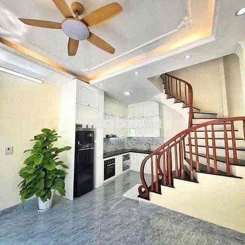 CHO THUÊ NHÀ MỚI NGUYÊN CĂN LÔ GÓC THẠCH BÀN-Ô TÔ VÀO NHÀ NỘI THẤT CB