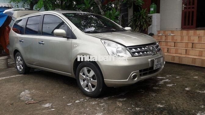 Nissan Livina Vàng cát 110.000 km
