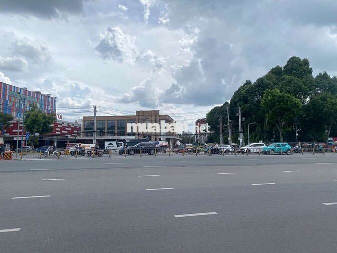 Cho thuê 25m ngang(1000m) Mặt tiền Đoạn Bùng Binh Cộng Hòa  siêu đẹp