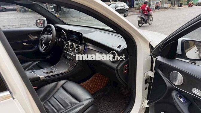 Mercedes GLC300 2020 Trắng 69000km
