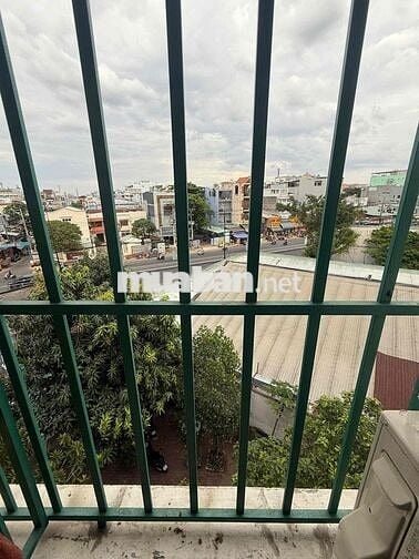 Cho thuê phòng trọ Dương Quảng Hàm ban công view đường ngay Cc K26