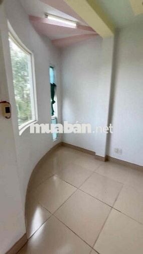 Cho thuê phòng trọ 30m2, có ban công trong KDC Phong Phú 5