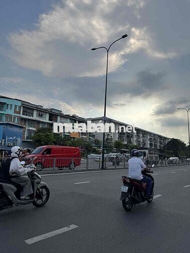 Cho thuê phòng trọ Dương Quảng Hàm ban công view đường ngay Cc K26