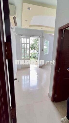 Cho thuê phòng trọ 30m2, có ban công trong KDC Phong Phú 5